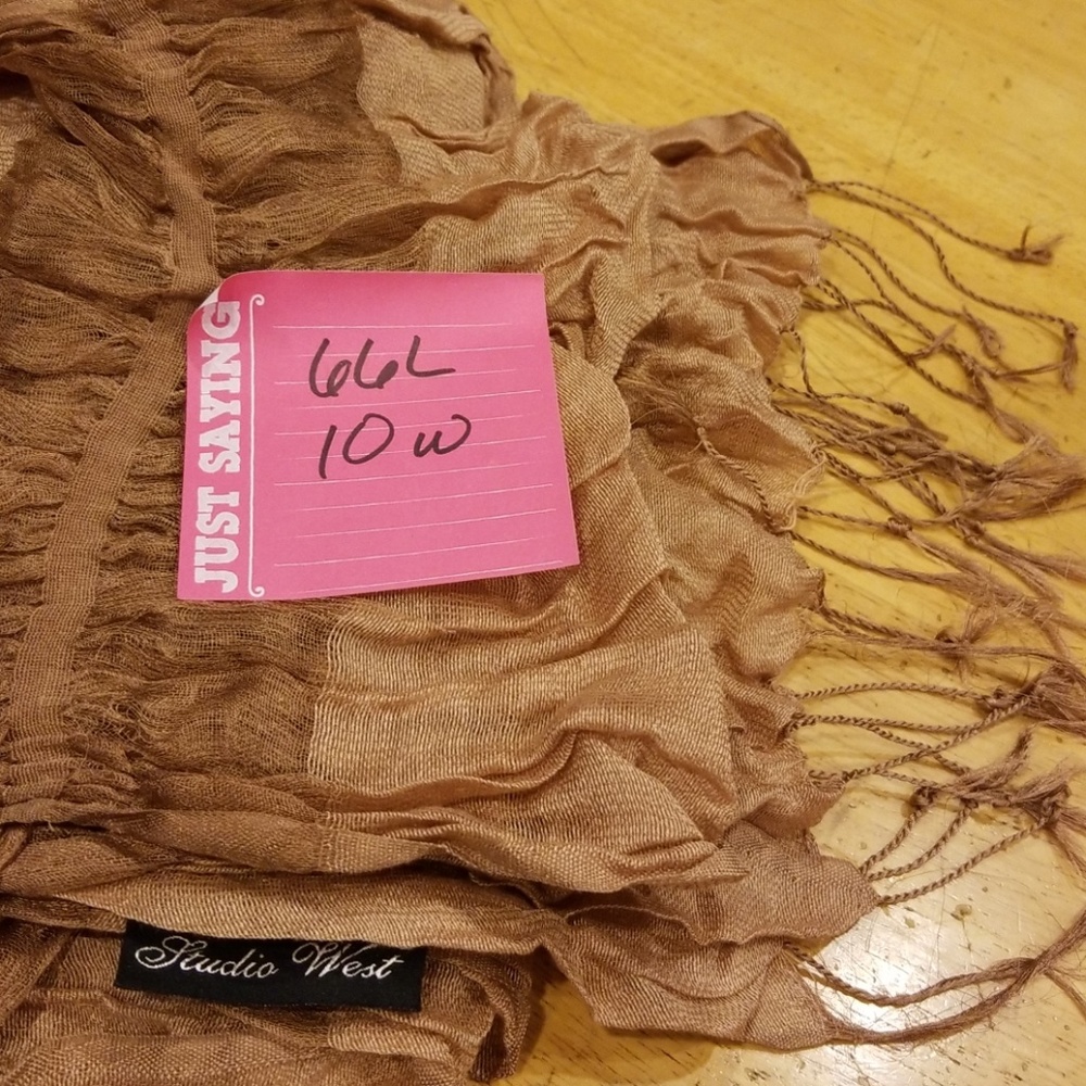 🌺2  for $15🌺                      pintucked design scarf